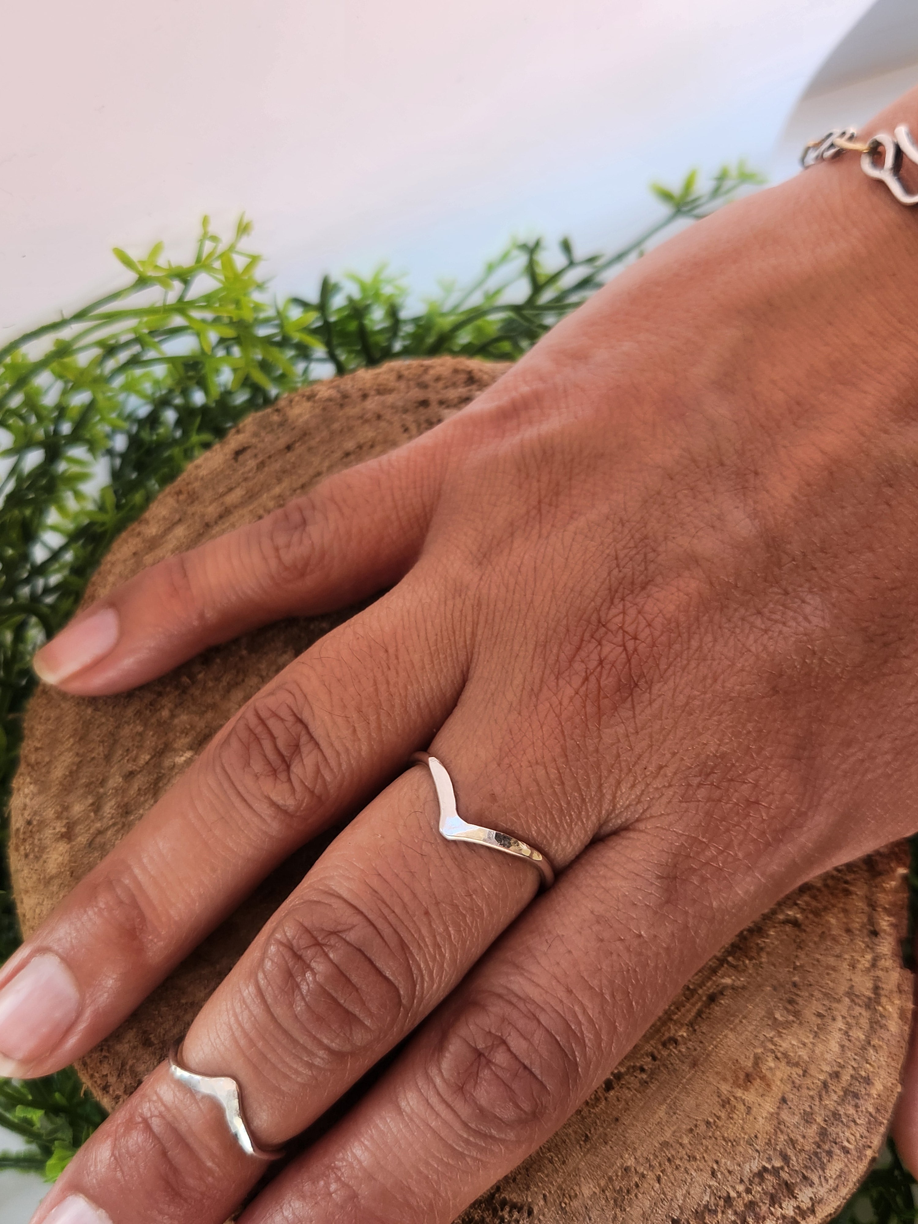 Chevron ring