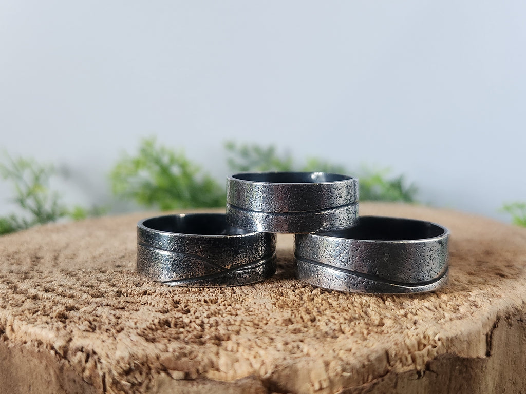 Textured lined 8mm wide rings